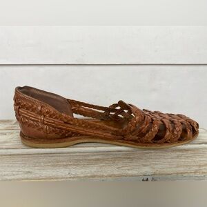 Novelli woven leather huarache flats sandals women’s size 7.5M